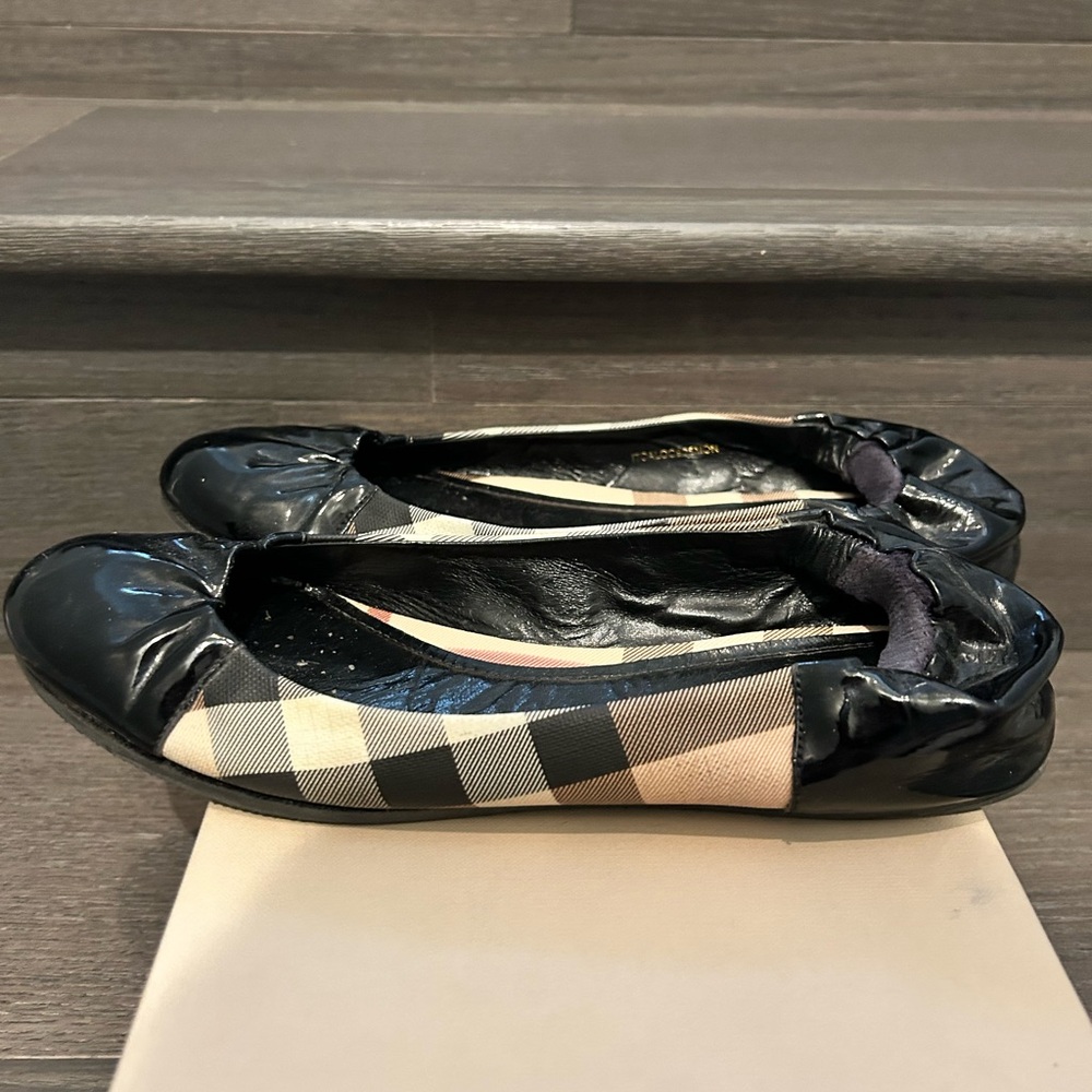 Burberry flats